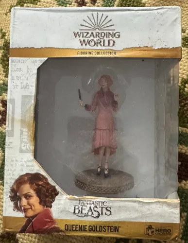 estatueta colecionável Eaglemoss da Queenie Goldstein da coleção Wizarding World