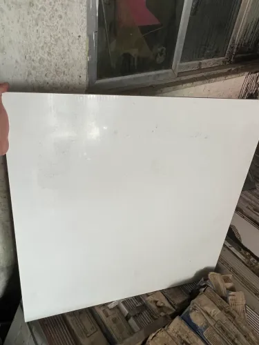 Vendo Pisos brancos zero nunca foi usados e 15 peças de porcelanato!