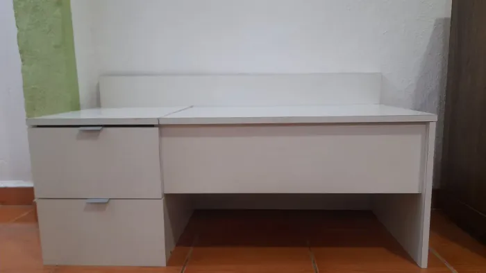 Penteadeira de maquiagem suspensa