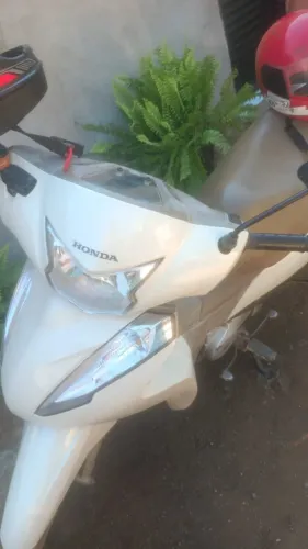 Vendo está linda biz , toda conservada moto tá toda em dias, não tem nada para está fazend