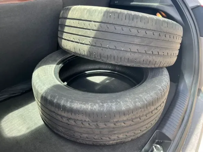 Par de Pneus Goodyear EfficientGrip SUV - 215/60 R17 - Originais Hyundai CRETA