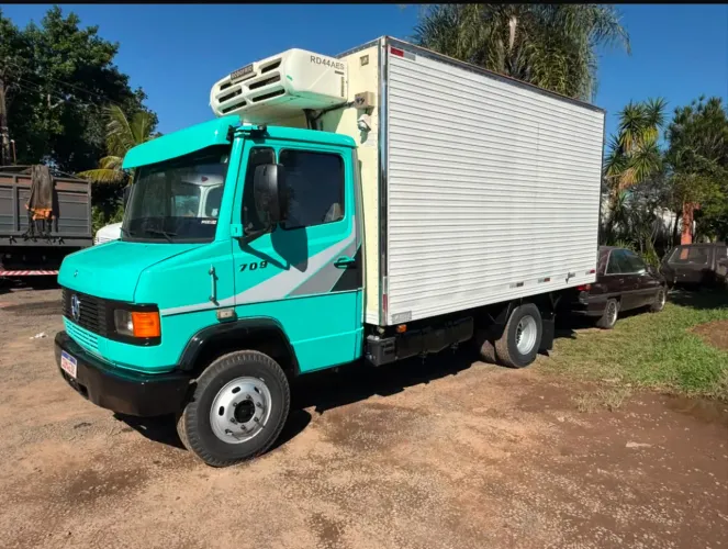 MERCEDES BENS 709 BAU REFRIGERADO