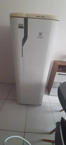 Vende-se geladeira