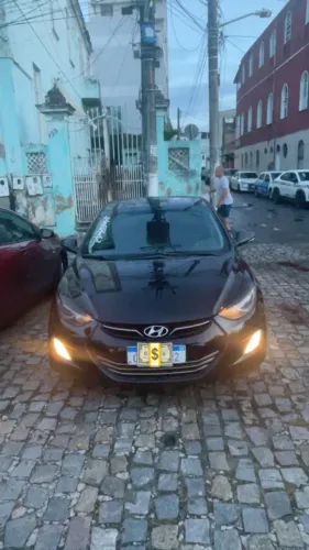 Hyundai Elantra GLS 1.8 16V Aut. 2012