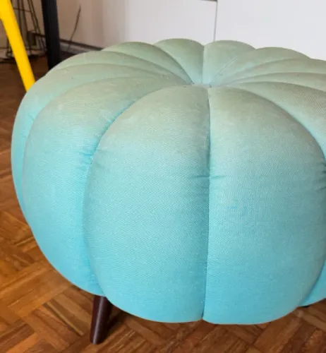 Puff Pitanga Oppa Design Azul Turquesa - Pés Palito - Tam. 62x47 cm