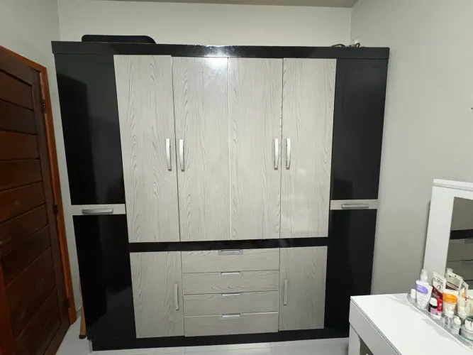 Guarda-roupa casal