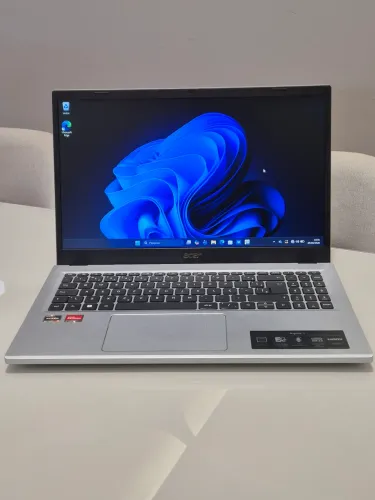 Notebook Acer Ryzen 3 7320U