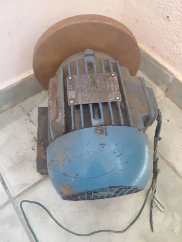 Motor elétrico industrial 