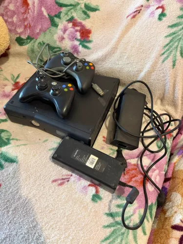 Xbox 360 slim com defeito 