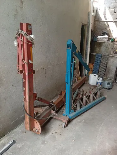 Vende-se Ciborgue e girafa para oficina. Lanternagem e mecânica. *. Funcionand
