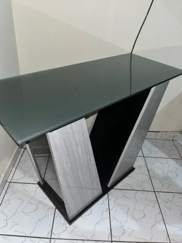 Aparador de Sala com Vidro Fumê e MDF - Excelente Estado