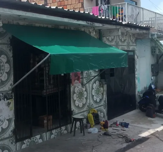 Trabalhamos com toldos e reformas.R$65,00. Contato *