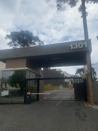 Sobrado em condominio fechado - Pinheirinho