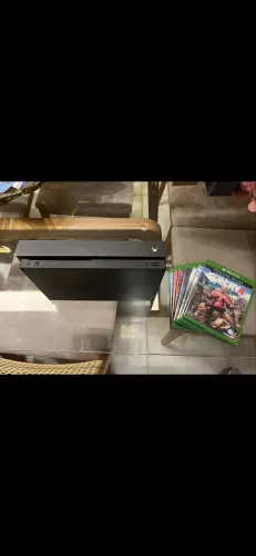 Xbox one X + 2 controles