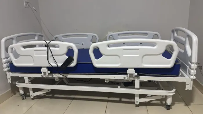 Cama hospitalar  motorizada com controle remoto nova