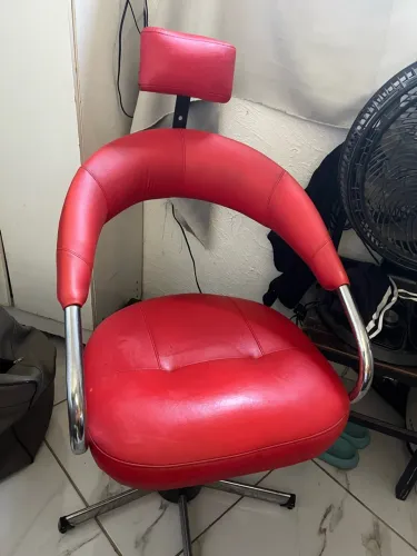 Cadeira de salão vermelha