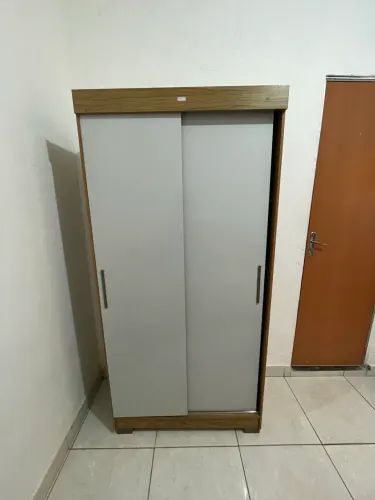 VENDO GUARDA ROUPA DE SOLTEIRO SEMINOVO