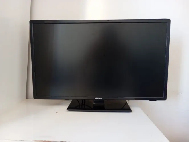 Televisão SEMP 34 polegadas semi nova com defeito apenas no áudio e um risco preto na tela