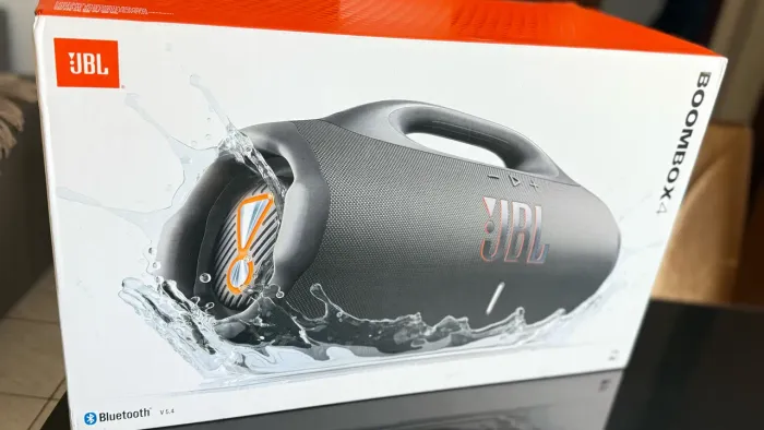 Boombox 4 Jbl nova lacrada