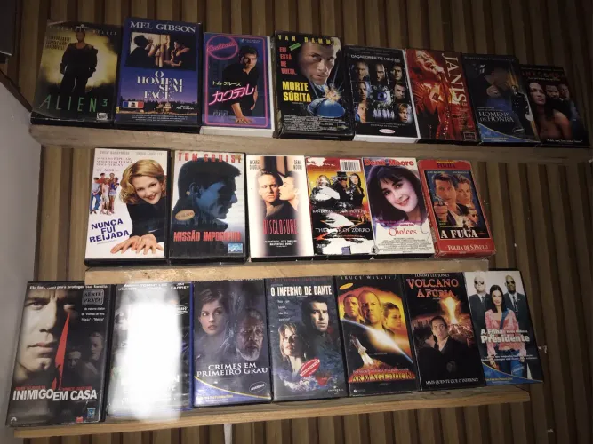 Lote de VHS ? FILMES E DESENHOS