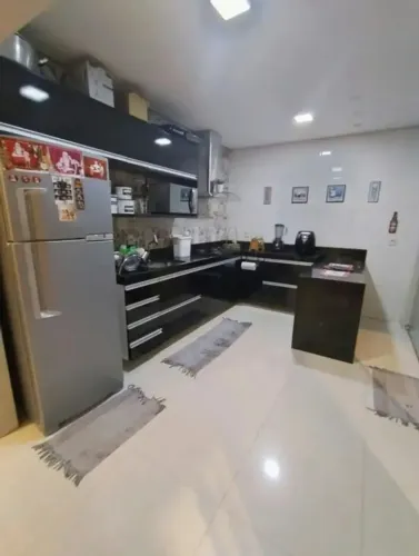 Casa Completa à Venda no Condomínio Esmeralda | Planejados, Área Gourmet e 2 Quartos R$ 4