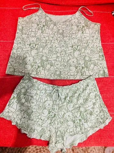 CONJUNTO DE PIJAMA VERDE ESTAMPADO