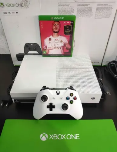 XBOX ONE S 500GB (SEMI-NOVO NA CAIXA) C/ GARANTIA_ SOMOS LOJA FÍSICA NO CENTRO DE CAXIAS 