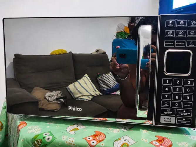 Microondas funcionando perfeitamente espelhado