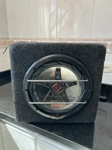 Bomber subwoofer + 2 Bombers Tweeters + 4 Hbuster Alto Falante