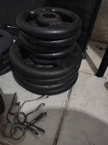 Par halteres e anilhas para musculação 