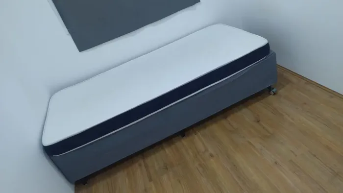 Cama GULDI Box com Colchão Viúva (17x128x188) branco e azul e dupla densidade.