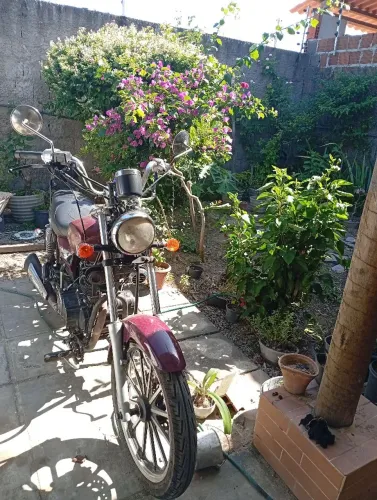 Vendo moto muito boa revisada. Excelente para projetos de customizacoes