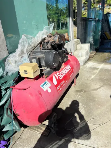 Compressor 500 LTS, motor 3cv trifásico.