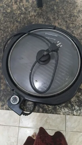 Chapa elétrica antiaderente.