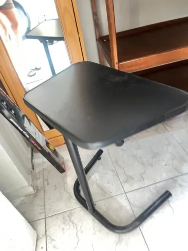 Mesa de suporte de chão com altura regulavel para laptop