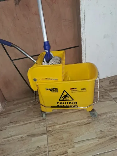 Carrinho de limpeza