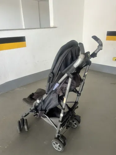 Carrinho de Bebê Dobrável Usado