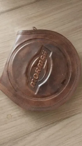 Porta CD em couro Mormaii