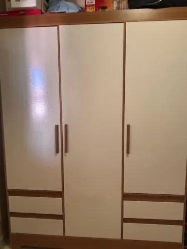 Dois guarda-roupa