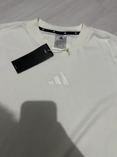 Camiseta adidas