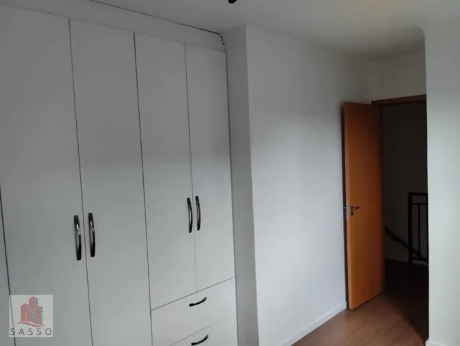 Alugo sobrado condomínio na Vila Carrão.