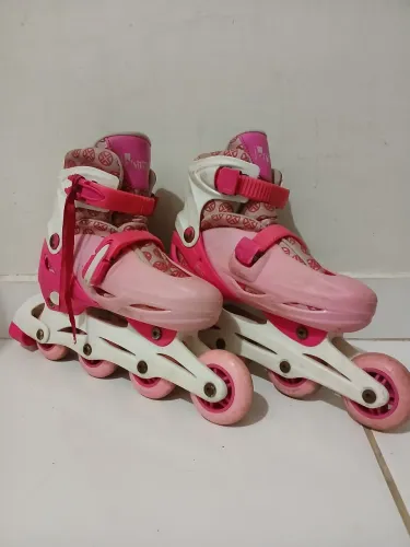 Patins Rosa COM DETALHE FALTANDO