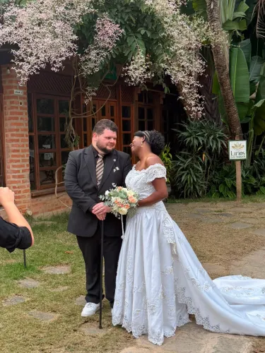 Vestido de Noiva Vintage Bordado à Mão Elegância Atemporal