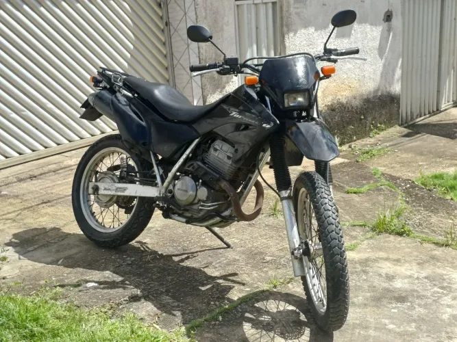 VENDO OU TROCO HONDA XR 250 05/06