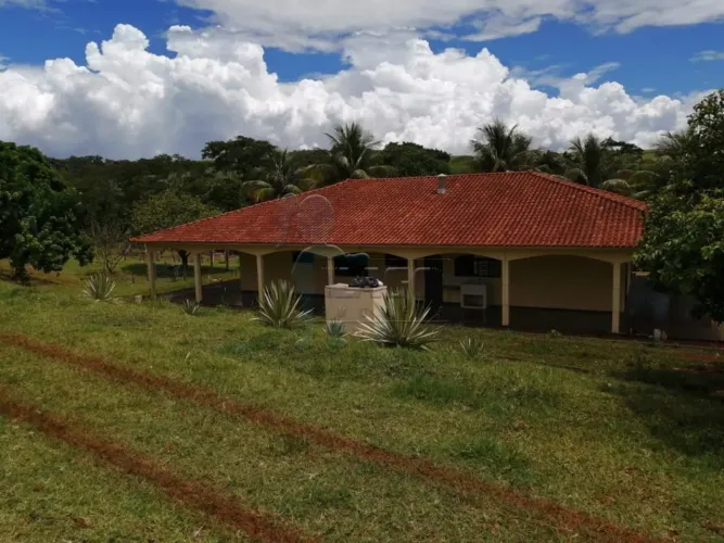 Chácara de 200m² com 04 quartos para locação - Bairro São Fernando