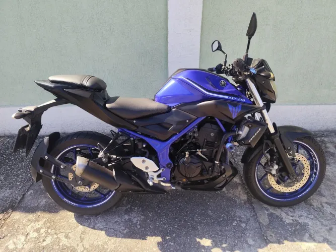 Moto MT 03 