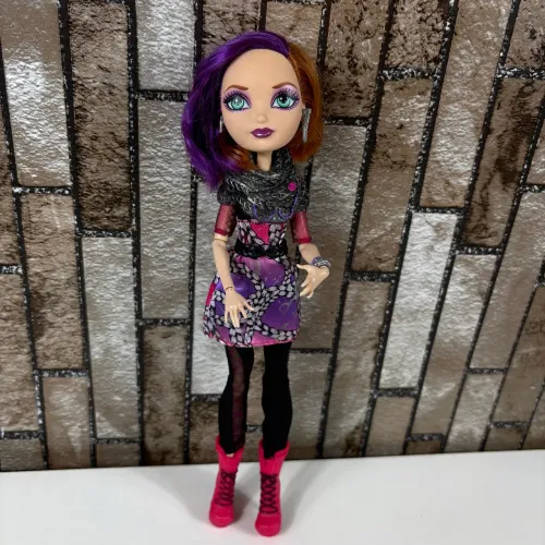 Boneca Ever After High Poppy O'Hair, filha da Rapunzel - Mattel