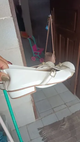 Sapatos infantis variados para menina 