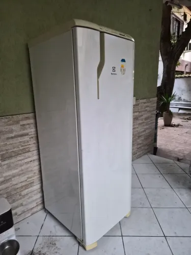 Refrigerador geladeira Electrolux RFE39 240 litros