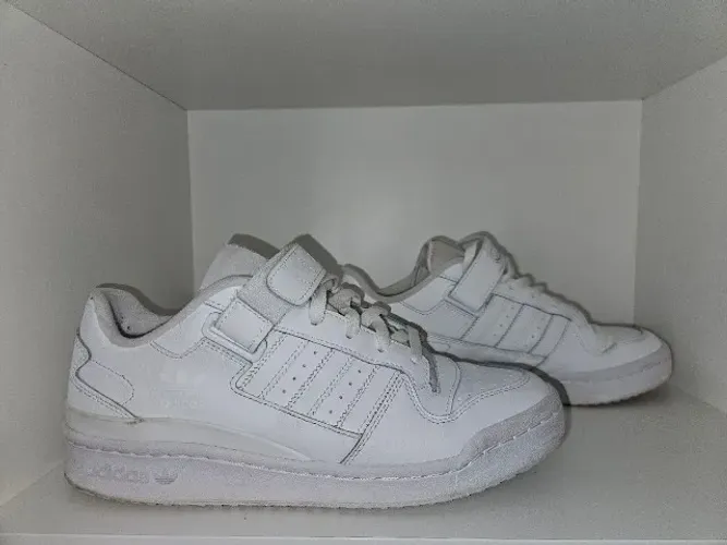 tênis adidas forum low "triple white"